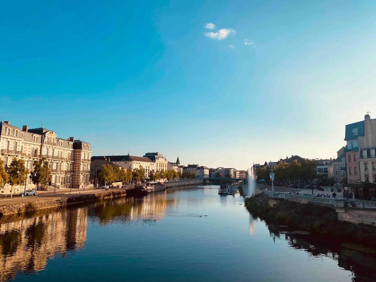 Logement Neuf "Meuse" - Hyper Centre - Parking Proche - Proche Gare - 4 Chambres - Terrasse Couverte - Wifi ! Gere Par Prestazen'Services Verdun-sur-Meuse Екстериор снимка