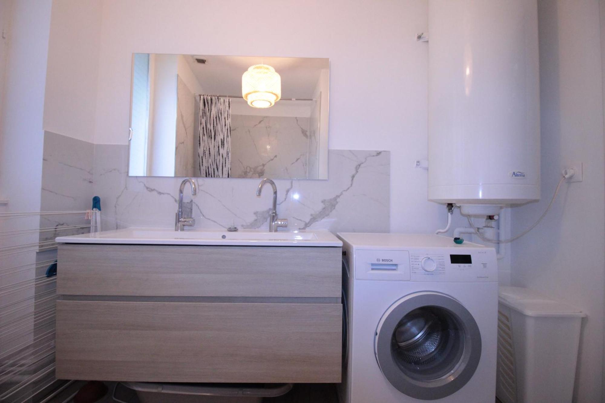 Logement Neuf "Meuse" - Hyper Centre - Parking Proche - Proche Gare - 4 Chambres - Terrasse Couverte - Wifi ! Gere Par Prestazen'Services Verdun-sur-Meuse Екстериор снимка
