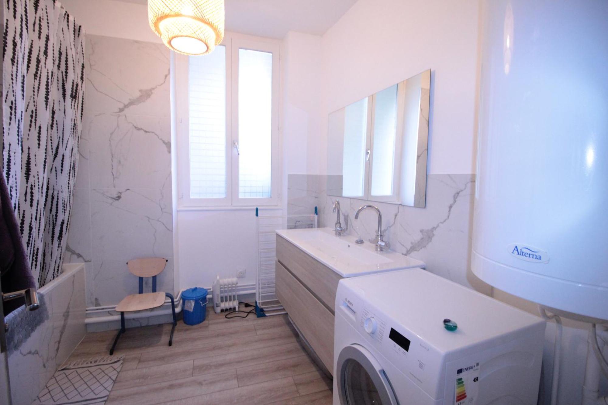 Logement Neuf "Meuse" - Hyper Centre - Parking Proche - Proche Gare - 4 Chambres - Terrasse Couverte - Wifi ! Gere Par Prestazen'Services Verdun-sur-Meuse Екстериор снимка