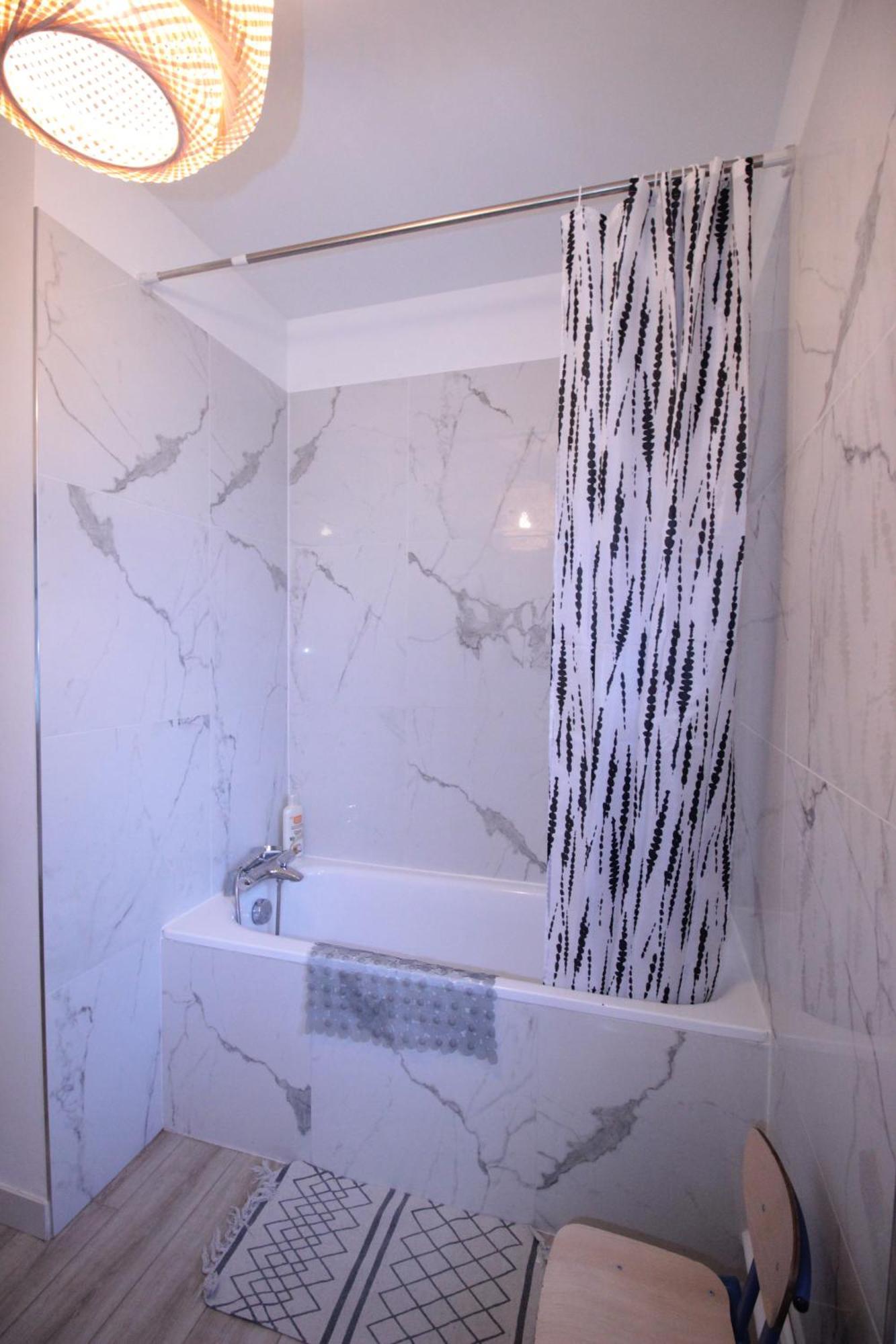 Logement Neuf "Meuse" - Hyper Centre - Parking Proche - Proche Gare - 4 Chambres - Terrasse Couverte - Wifi ! Gere Par Prestazen'Services Verdun-sur-Meuse Екстериор снимка