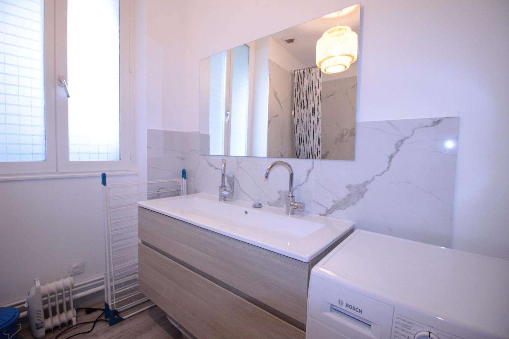 Logement Neuf "Meuse" - Hyper Centre - Parking Proche - Proche Gare - 4 Chambres - Terrasse Couverte - Wifi ! Gere Par Prestazen'Services Verdun-sur-Meuse Екстериор снимка